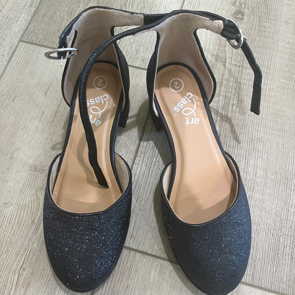 Art Class Black Heels with Classic Design size 2